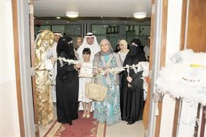 منيرة الفضلي تفتتح المعرض﻿
