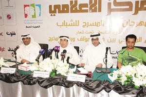 مدير المهرجان عبدالله عبدالرسول وعلي وحيدي وصالح السويلم ورئيس المركز الاعلامي الزميل مفرح الشمري اثناء المؤتمر الصحافي﻿