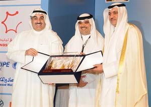  ومكرما احد المشاركين
