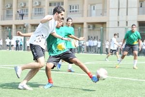 مهارة بين لاعبي مدرستي الكويت الاهلية وسلمان الفارسي
