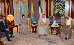 صاحب السمو الامير الشيخ صباح الاحمد لدى استقباله د علي العبيدي وفريق صباح الاحمد للقلب