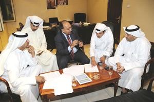 فريق عمل البرنامج خلال الاعداد﻿