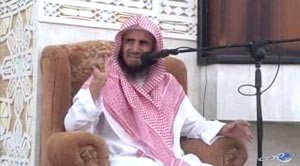 داعية سعودي يصلي على والدته ظهراً ثم يقدم درسه مغرباً