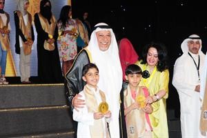 تكريم اثنين من المتفوقين
