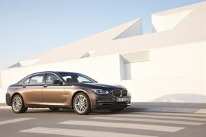 «علي الغانم وأولاده للسيارات» تطلق الطراز الجديد من BMW الفئة السابعة