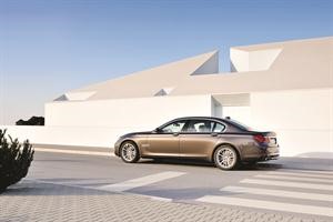 «علي الغانم وأولاده للسيارات» تطلق الطراز الجديد من BMW الفئة السابعة