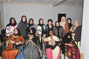 اعضاء جمعية الرعاية الاسلامية مع مسنات الرعاية متين غوزال
