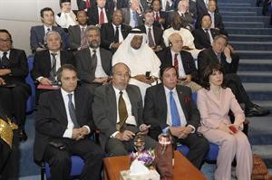 السفيرة الفرنسية في مقدمة الحضور﻿