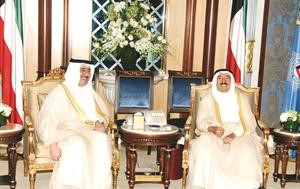صاحب السمو الامير الشيخ صباح الاحمد مستقبلا الشيخ احمد الحمود﻿