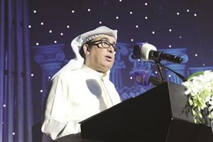 مدير المهرجان عبدالله عبدالرسول اثناء القاء كلمته﻿