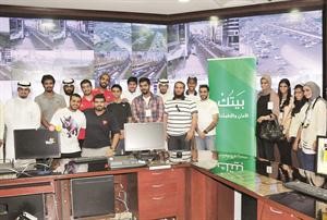 فريق العلاقات العامة في بيتك مع الطلبة﻿
