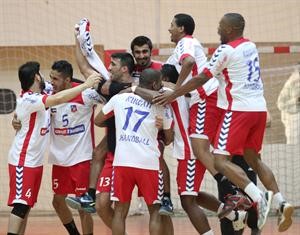 فرحة لاعبي الكويت بالتاهل لنهائي البطولة العربية لليد الازرق كوم
