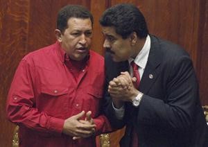 صورة ارشيفية لتشافيز ونائبه مادورو اپ