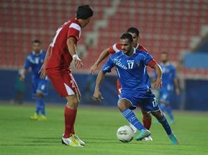 بدر المطوع يمر من احد لاعبي المنتخب السوري	هاني الشمري﻿