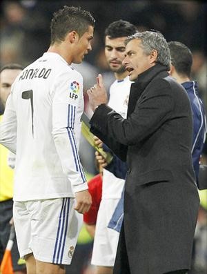 مورينيو يعتبر رونالدو افضل لاعب في الكون