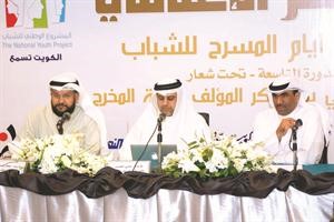 ماضي الخميس متحدثا خلال المؤتمر على هامش المهرجان بحضور الزميل مفرح الشمري ومحمد عبدالرسول

