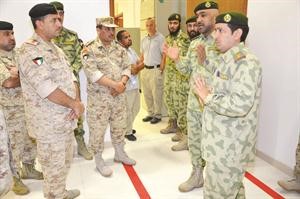 العقيد الركن سالم المسيطير والعقيد الركن مناحي دهيم يقدمان شرحا عن المشروع
