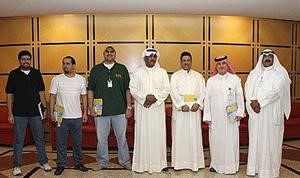 الغوينم متوسطا عددا من المشاركين في دورة سابقة لمعهد القادة