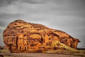 مدائن صالح معلم أثري للبشرية يجهله العالم وسياح اجانب: لم نر في حياتنا مثل هذا المعلم