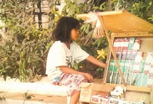 هل تمنع الاتفاقية هذا الطفلة من بيع السجائر﻿