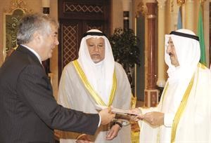 صاحب السمو الامير الشيخ صباح الاحمد يتسلم اوراق اعتماد السفير الطاجيكستاني زبيدوف في اكتوبر الجاري
