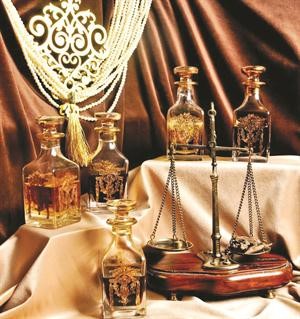 خصومات وهدايا من «المرشود» في معرض العطور