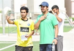 المدربون يوجهون اللاعبين في الدوري﻿