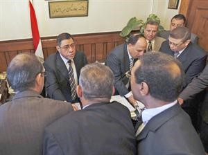 النائب العام المصري المستشار عبدالمجيد محمود اثناء المؤتمر الصحافي امس افپ