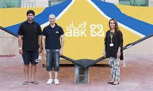 سحر الذربان مع الفريق المشارك وطائرته﻿