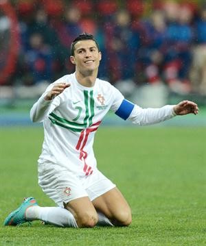 رونالدو..القائد المئوي