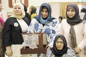 يسرى العمر خلال تكريم المربية الفاضلة مريم عبد الملك الصالح