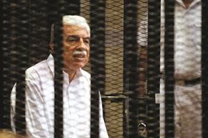 صورة ارشيفية لرئيس الوزراء المصري الاسبق د احمد نظيف خلف القضبان﻿