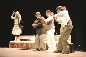 مشهد من مسرحية محطة 50﻿