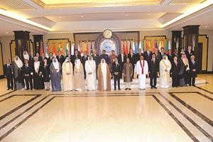 صاحب السمو الامير الشيخ صباح الاحمد في لقطة تذكارية مع قادة دول حوار التعاون الاسيوي وممثليهم
