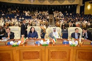 سمو ولي العهد الشيخ نواف الاحمد مع رؤساء وفود قيرغيزيا ولاوس
