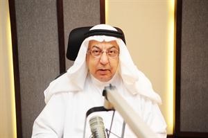 الاعلامي القدير بدر المضف اثناء استضافته في البرنامج