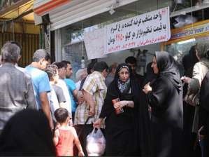 هلع في إيران بسبب العقوبات والأزمة الاقتصادية.. وأوروبا توقف بث 19 قناة إيرانية على قمر «هوت بيرد» 