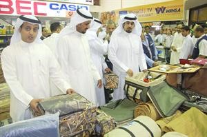 ضاري الشبو وعذبي المشحني في جولة بمهرجان لوازم البر﻿