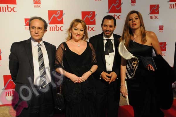 بالصور.. شاهد كيف تجاهلت رانيا فريد شوقي طليقها مصطفى فهمي