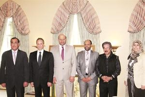 دعلي العبيدي والسفير الشيخ سالم العبدالله ودقيس الدويري وفيصل الدوسري في المكتب الصحي