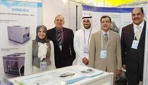 القنصل عبدالوهاب الصقر خلال تفقده جناح الكويت في المعرض
