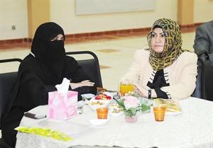 شيمة المحيني مع احدى الحاضرات﻿