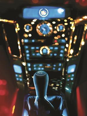 كاديلاك «CTS-V» أسرع سيارة سيدان V8 بالعالم  في معارض شركة يوسف أحمد الغانم وأولاده بالكويت