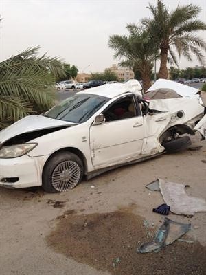 احدى السيارات التي تضررت في منطقة الجهراء عصر امس اثر حادث التصادم﻿