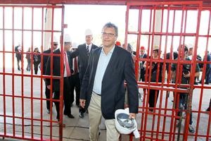  سكرتير فيفا فالكه يتفقد ملاعب البرازيل قبل مرضه افپ