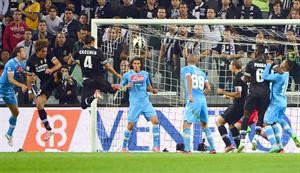 راسية لاعب يوفنتوس كاسيريس في طريقها لهز شباك نابولي اپ
