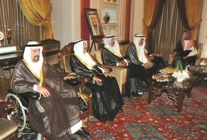 صاحب السمو الامير الشيخ صباح الاحمد وسمو الشيخ سالم العلي والشيخ جابر العبدالله والشيخ فيصل السعود والشيخ جابر الخالد خلال اللقاء