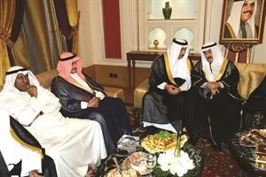 حديث بين سمو الشيخ ناصر المحمد وسمو رئيس الوزراء الشيخ جابر المبارك بحضور الشيخ دابراهيم الدعيج والشيخ علي العبدالله
