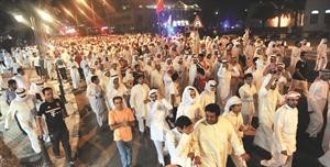 جانب من المسيرة على شارع الخليج امس هاني الشمري - متين غوزال - سعود سالم - قاسم باشا - اسامة ابو عطية - هاني عبدالله