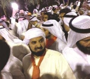 النائبان السابقان د فيصل المسلم ومبارك الوعلان شاركا في المسيرة